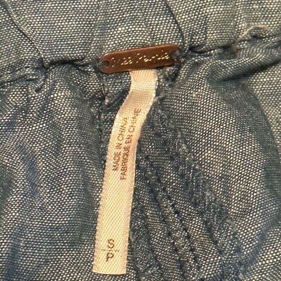 FREE PEOPLE Show Me Some Shoulder Chambray Top Women’s Size Small Blue NWT - Picture 3 of 5